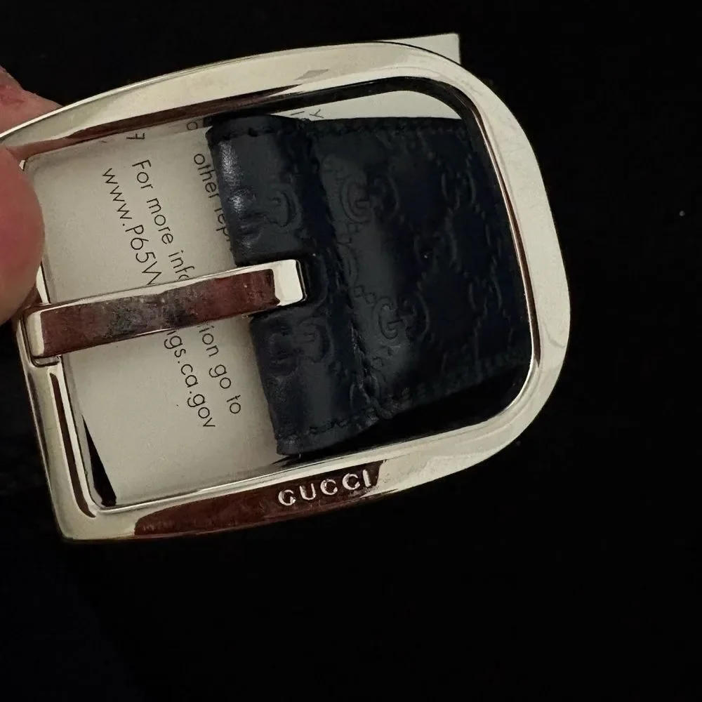 Gucci dark navy Embossed Leather Belt size 85 comes with box and dustbag - Picture 3 of 5